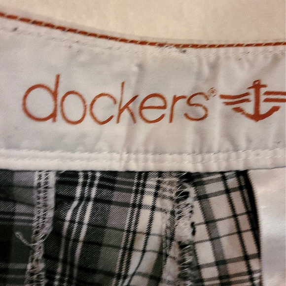 🛍️ DOCKERS - Plaid Bermuda Shorts - Picture 4 of 4